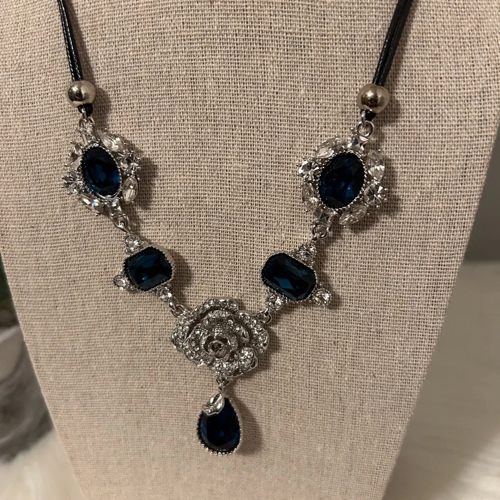Elegant Silver Rhinestone and Royal Blue  Stones Pendant Necklace NWOT